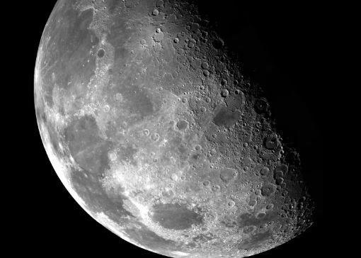 O Forta Misterioasa Ascunsa Produce Apa Pe Luna