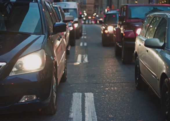 Inca Un Oras Interzice Circulatia Masinilor Cu Motoare Pe Baza De Combustie In Centru