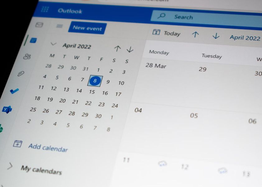 Microsoft Outlook Va Scrie In Curand E Mailurile Singur