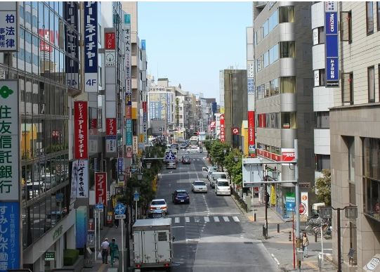 Orasul Unde Masinile Electrice Se Incarca Wireless La Semafor