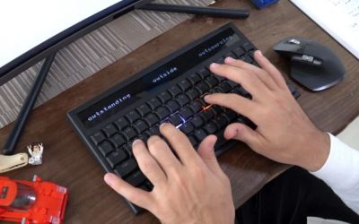 Tastatura care aproape că îți citește gândurile și te ajută să scrii de trei ori mai repede