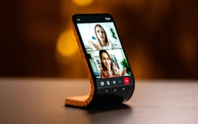 Motorola prezintă un telefon pliabil care poate fi purtat în jurul încheieturii, ca un ceas