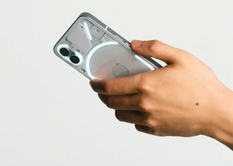 Nothing Phone 2 primește actualizări, inclusiv noi widgets și posibilitatea de a ascunde aplicațiile Nothing Phone 2 Primeste Noi Actualizari Inclusiv Noi Widgets Si Posibilitatea De A Ascunde Aplicatiile