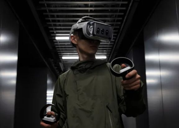 Un Startup Vrea Sa Rivalizeze Cu Apple Si Microsoft A Lansat Un Set De Casti De Realitate Mixta Foarte