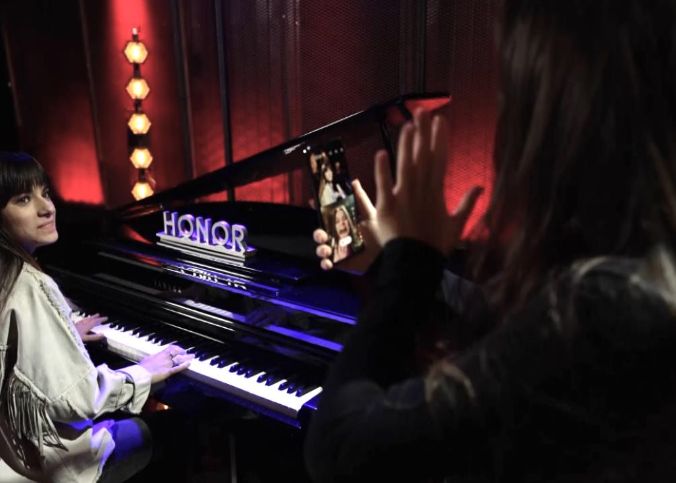 Fii Gata Sa Stralucesti Pe Marile Scene Cu Noul Honor 90 Telefonul Mobil Care Te Scoate Din Anonimat