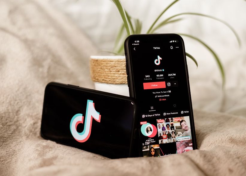 Tiktok Intra Direct Pe Zfelia Youtube Platforma Vrea Ca Utilizatorii Sa Inceapa Sa Filmeze Clipuri Lungi