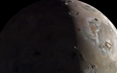 Imagini extraordinare cu o planetă apropiată, acoperită de vulcani. Este cel mai dens relief de acest tip din sistemul solar