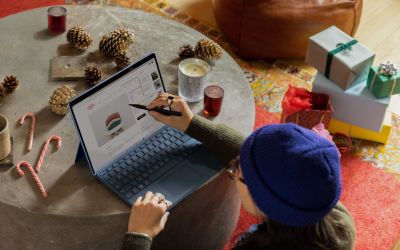 Afacerea foarte simplă care îi aduce unei tinere de 23 de ani 124.000 de dolari pe an. O conduce din camera de cămin