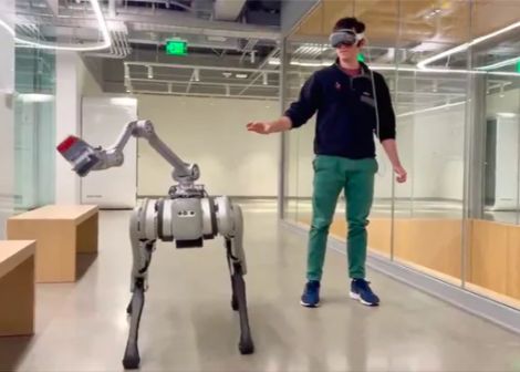 Robotul Care Poate Fi Controlat Doar Prin Gesturi E Nevoie De Un Singur Gadget